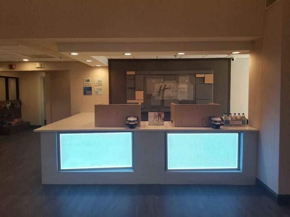 Holiday Inn Express Columbia Ne - Fort Jackson Exteriör bild