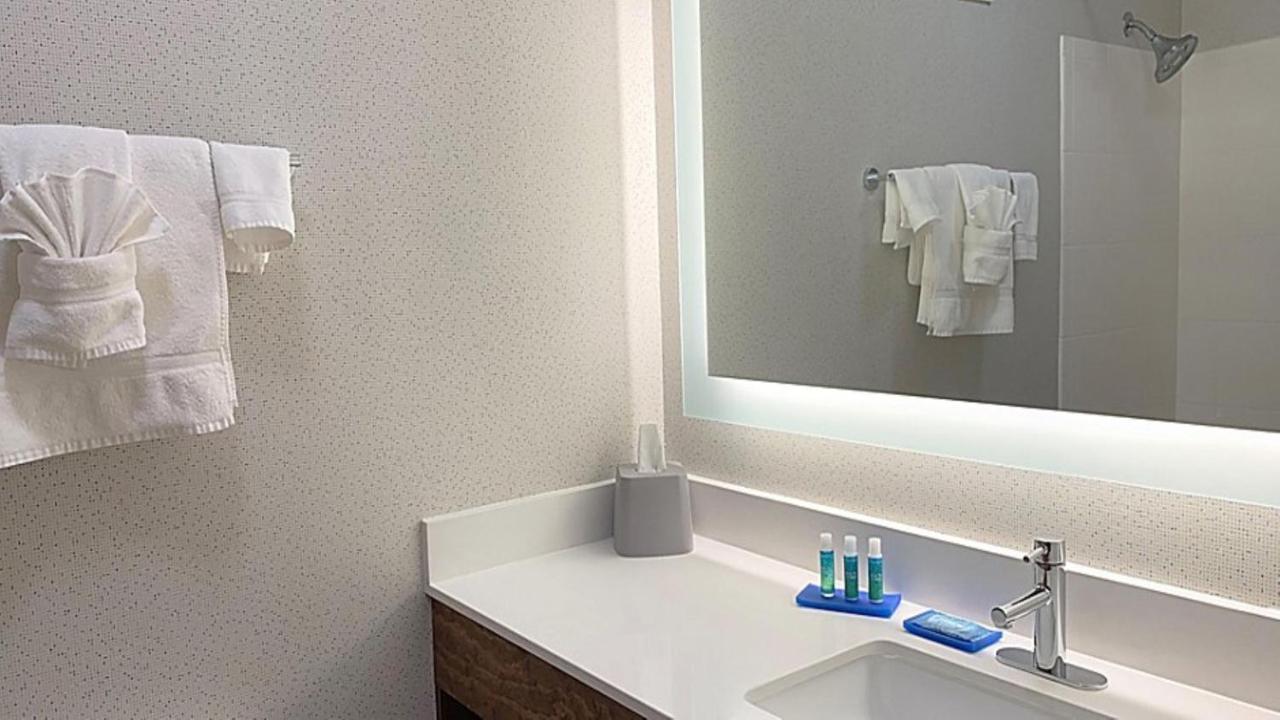 Holiday Inn Express Columbia Ne - Fort Jackson Exteriör bild