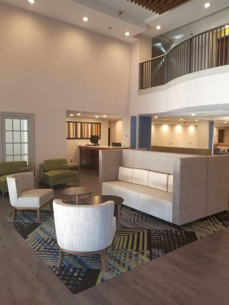 Holiday Inn Express Columbia Ne - Fort Jackson Exteriör bild